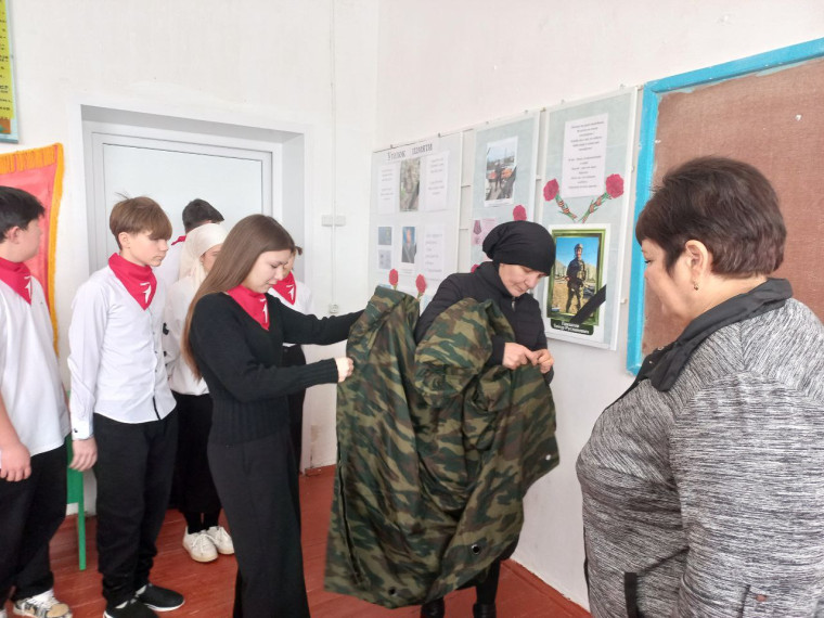 Почетным гостем нашей школы была Гамзатова Зара Кагировна- мама выпускника школы, погибшего при выполнении воинского долга в зоне СВО.