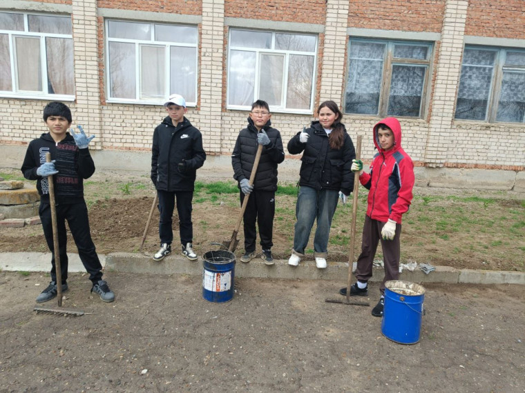 Субботник по уборке от мусора.